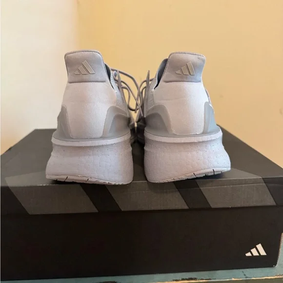 Adidas Ultraboost 5 (11.5 M) - Picture 4 of 6